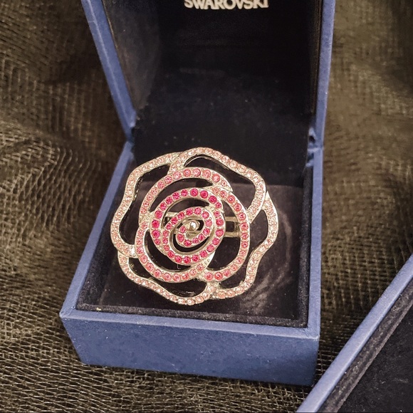 🥀Signed Disney Swarovski Belle Rose Necklace Ring - Picture 5 of 7